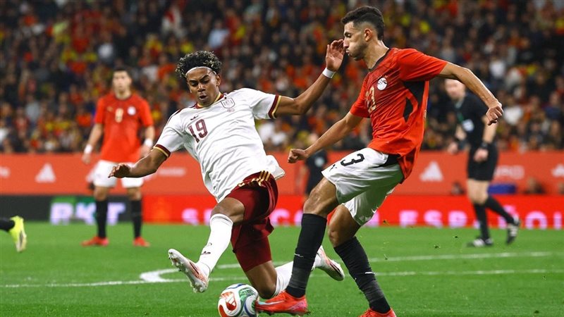 أحمد فتوح يطفئ خطورة لامين يامال ويقود مصر لتعادل بطعم الفوز
فتوح يتفوق على لامين يامال في معركة الكبار أمام إسبانيا
الجبهة اليسرى كلمة السر.. فتوح يوقف أخطر أسلحة إسبانيا
تألق دفاعي لافت.. أحمد فتوح يحد من خطورة لامين يامال
صراع الأجنحة يحسمه فتوح.. ومصر تفرض التعادل على إسبانيا
درس دفاعي من فتوح أمام موهبة إسبانيا لامين يامال
فتوح يتألق ويغلق الجبهة أمام يامال في ليلة مصرية مميزة
نجم المباراة.. فتوح يفرض نفسه أمام لامين يامال